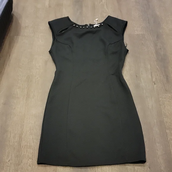 Women's black dress. - Picture 2 of 10